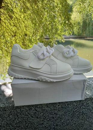 Женские кроссовки