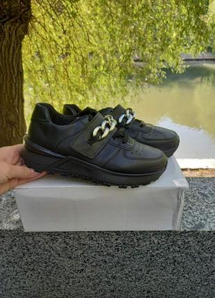 Женские кроссовки