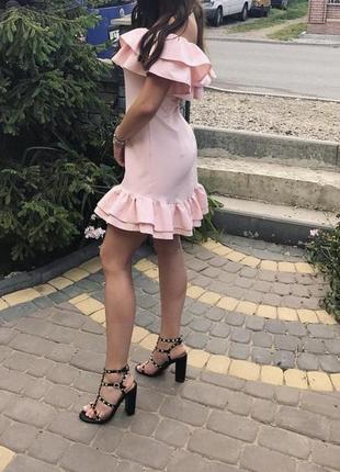 Нарядное платье с рюшами платье розовое