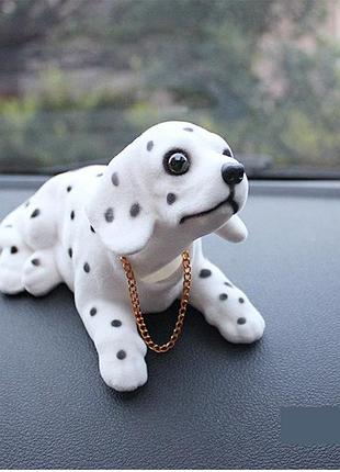 Собака на торпеду в авто з киваючою головою aiwa порода далматинець 00804