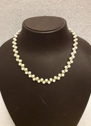 Красивое шейное украшение