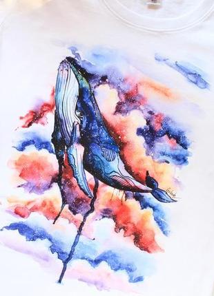 Футболка з авторським принтом "кит в хмарах"