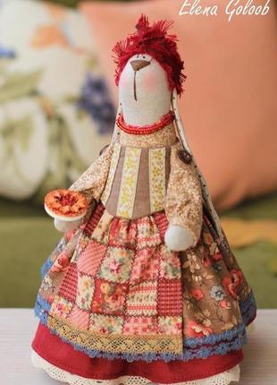 Зайка-господиня с ягідним пирогом