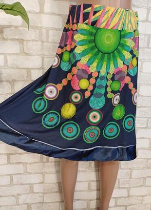 Фірмова desigual трикотажна спідниця міді з яскравим малюнком і паєтками, розмір с-ка5 фото