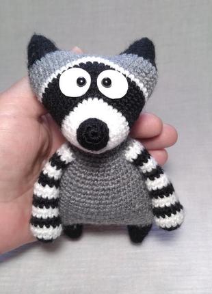 Енот вязаная игрушка ручная работа