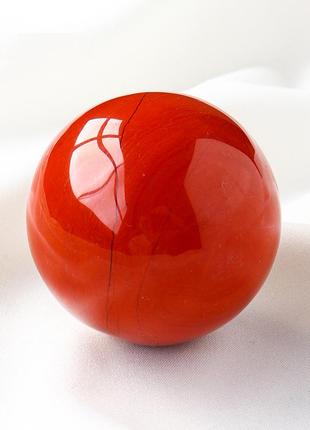 Куля з натуральної червоної яшми діаметром 38-42 мм, вага ≈110-120 г