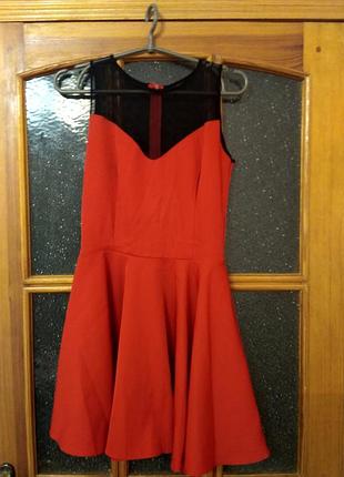 Красное платье