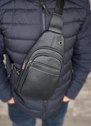 Чоловіча чорна нагрудна сумка бананка слінг