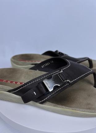 Оригинальные редкие винтажные шлепанцы-сандали prada с декоративной застежкой5 фото
