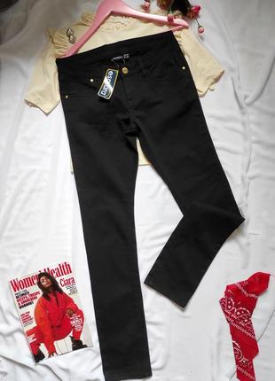 Чорні жіночі джинси середня посадка по фігурі брюки жіночі