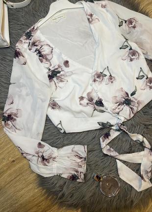 Стильная, укороченная блуза топ кроп в цветочный принт на завязках2 фото