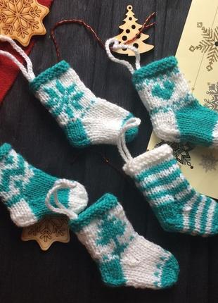 Новорічний декор в'язаний носочок новорічна іграшка на ялинку4 фото