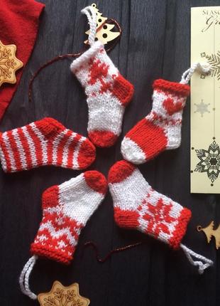 Новорічний декор в'язаний носочок новорічна іграшка на ялинку3 фото