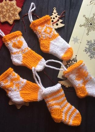 Новорічний декор в'язаний носок новорічна іграшка на ялинку7 фото