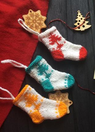 Новорічний декор в'язаний носок новорічна іграшка на ялинку4 фото