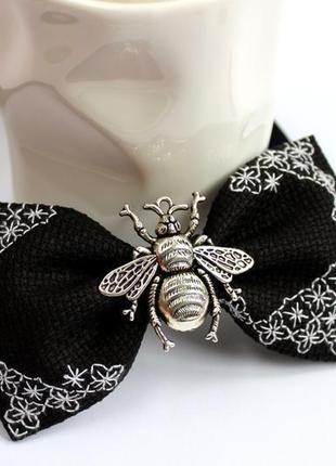 Вышитая галстук-бабочка "пчела"5 фото