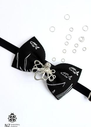 Вишитий метелик з восьминігом