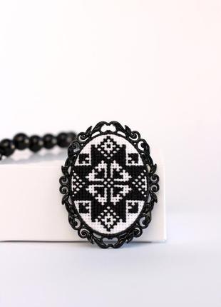 Брошь с вышивкой / вышитая брошь / брошь в этно стиле