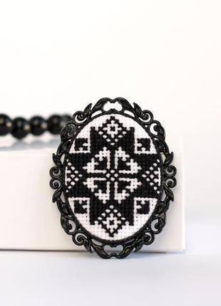 Брошь с вышивкой / вышитая брошь / брошь в этно стиле