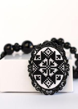 Брошь с вышивкой / вышитая брошь / брошь в этно стиле