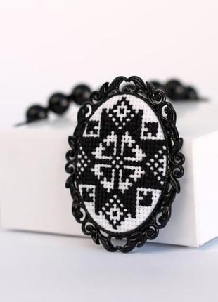 Брошь с вышивкой / вышитая брошь / брошь в этно стиле