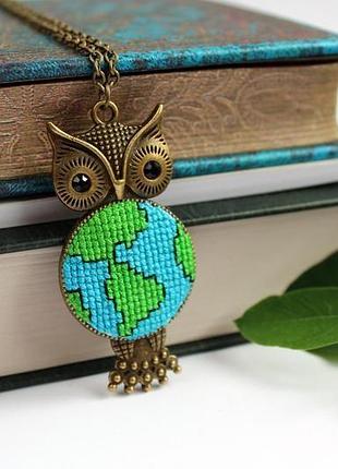 Кулон с вышивкой "планета сова"