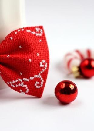Вышитая галстук-бабочка "happy new year"2 фото