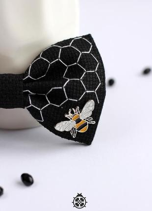 Краватка-метелик із вишивкою "соти"6 фото