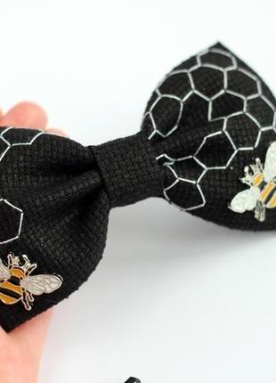 Галстук-бабочка с вышивкой "соты"8 фото