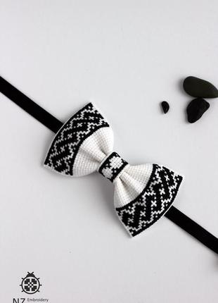 Краватка-метелик із вишивкою "black&white" / вишитий метелик