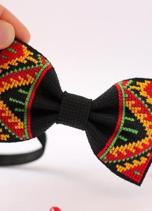 Краватка метелик з вишивкою
