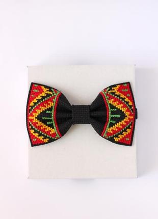 Краватка метелик з вишивкою