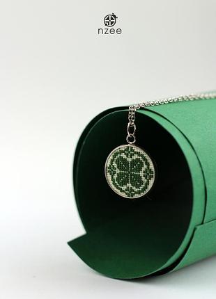 Кулон с вышивкой / подвеска