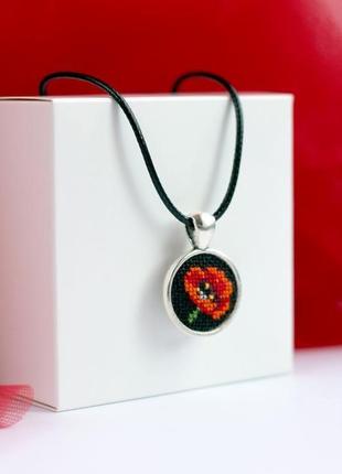 Кулон с вышивкой / подвеска