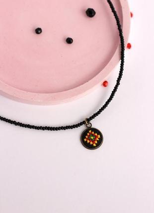 Кулон с вышивкой / вышитый кулон / бусы с вышивкой