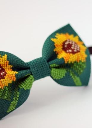Вишита краватка-метелик із соняшниками7 фото