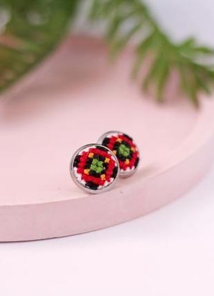 Вышитые серьги / серьги с вышивкой / гвоздики с вышивкой