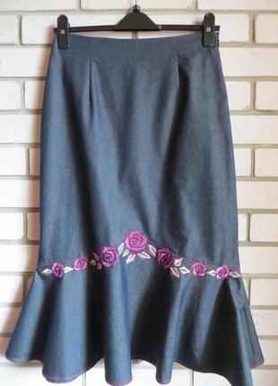 Красива спідниця з воланом і вишивкою 10 р-ра.