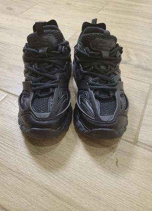 Обьемные стильные черные кроссовки с двойной шнуровкой2 фото