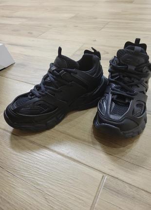 Обьемные стильные черные кроссовки с двойной шнуровкой4 фото