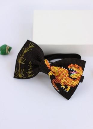 Краватка-метелик з вишитим динозавром тірекс