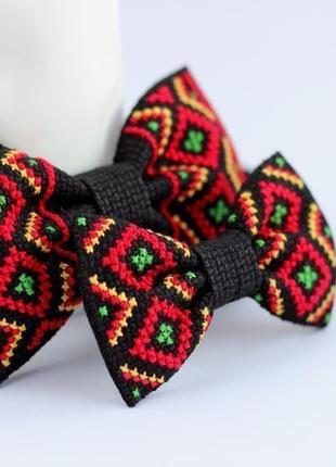 Комплект вишитих метеликів у стилі family look