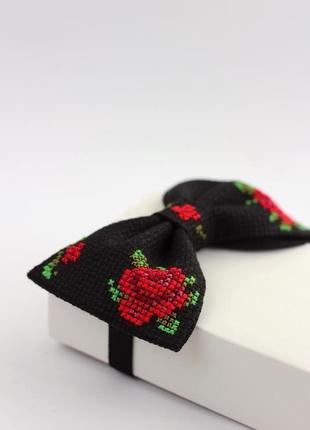 Краватка-метелик з вишитими трояндами8 фото