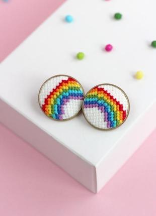 Броши с вышивкой на воротник рубачки / брошь с радугой