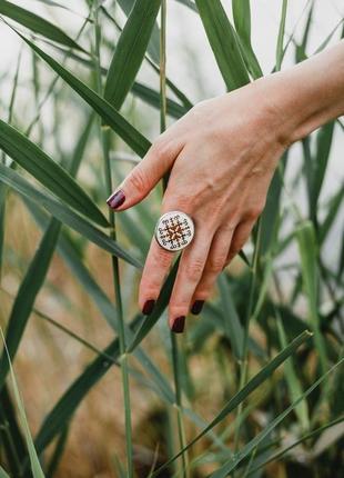 Каблучка з вишивкою