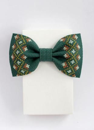 Зелёная галстук бабочка с вышивкой6 фото