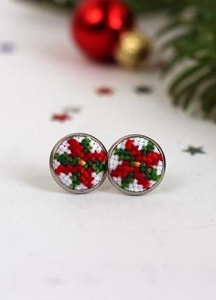 Гвоздики с вышивкой / новогодние серьги с пуансеттией
