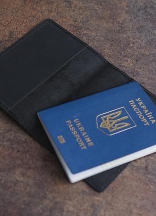 Шкіряна обкладинка чохол на паспорт книжечкою чорна3 фото