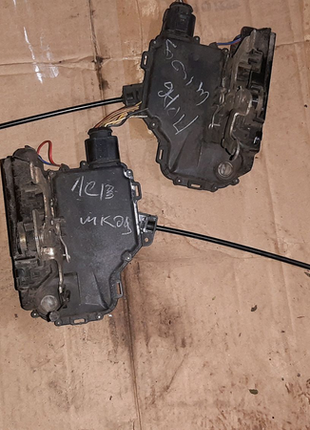 Замок передньої двері skoda octavia tour