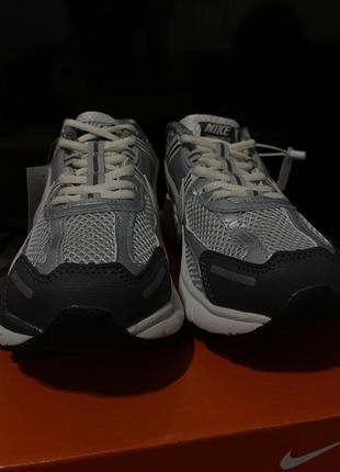 Nike vomero 5 grey silver4 фото